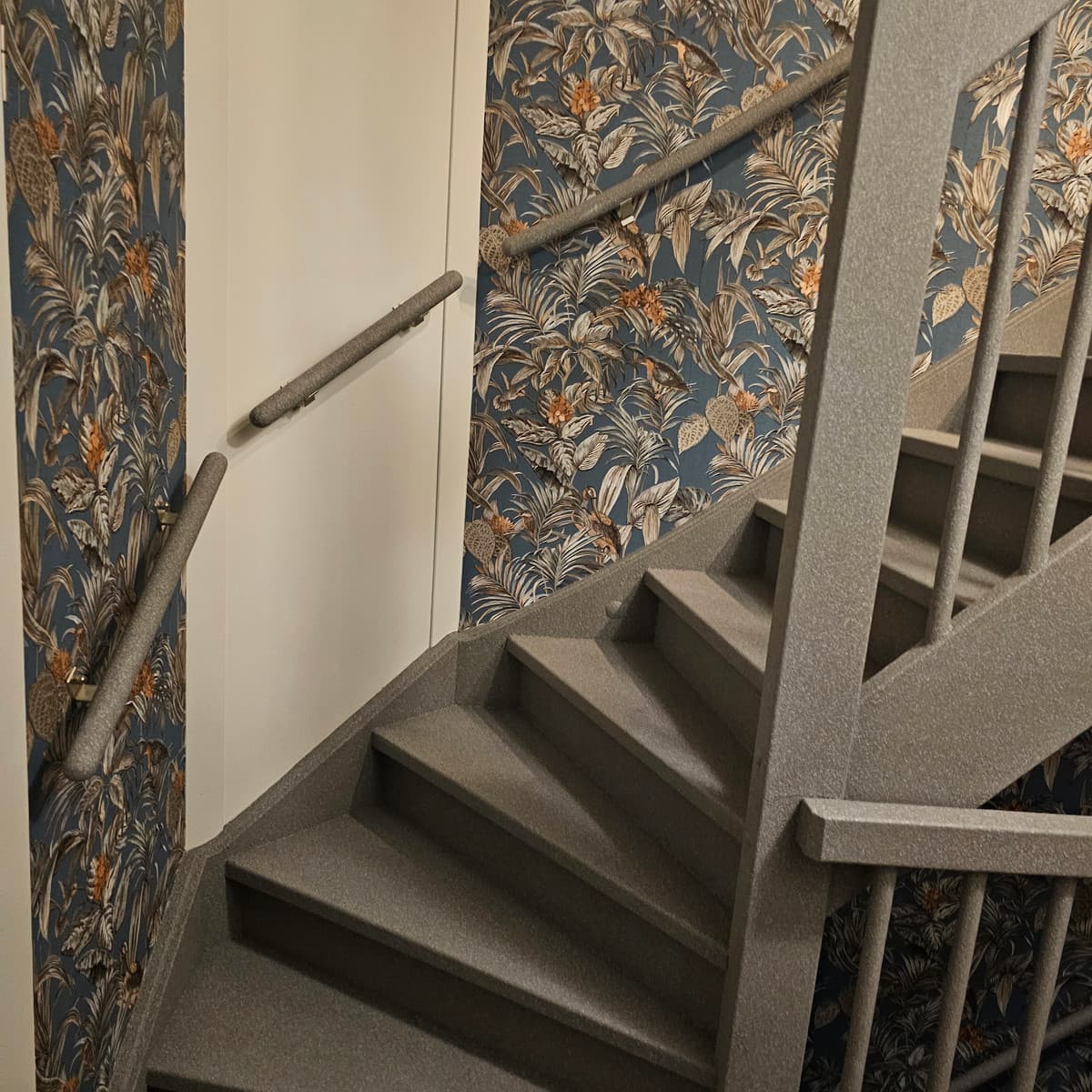 Closed staircase Prestige Stone finish