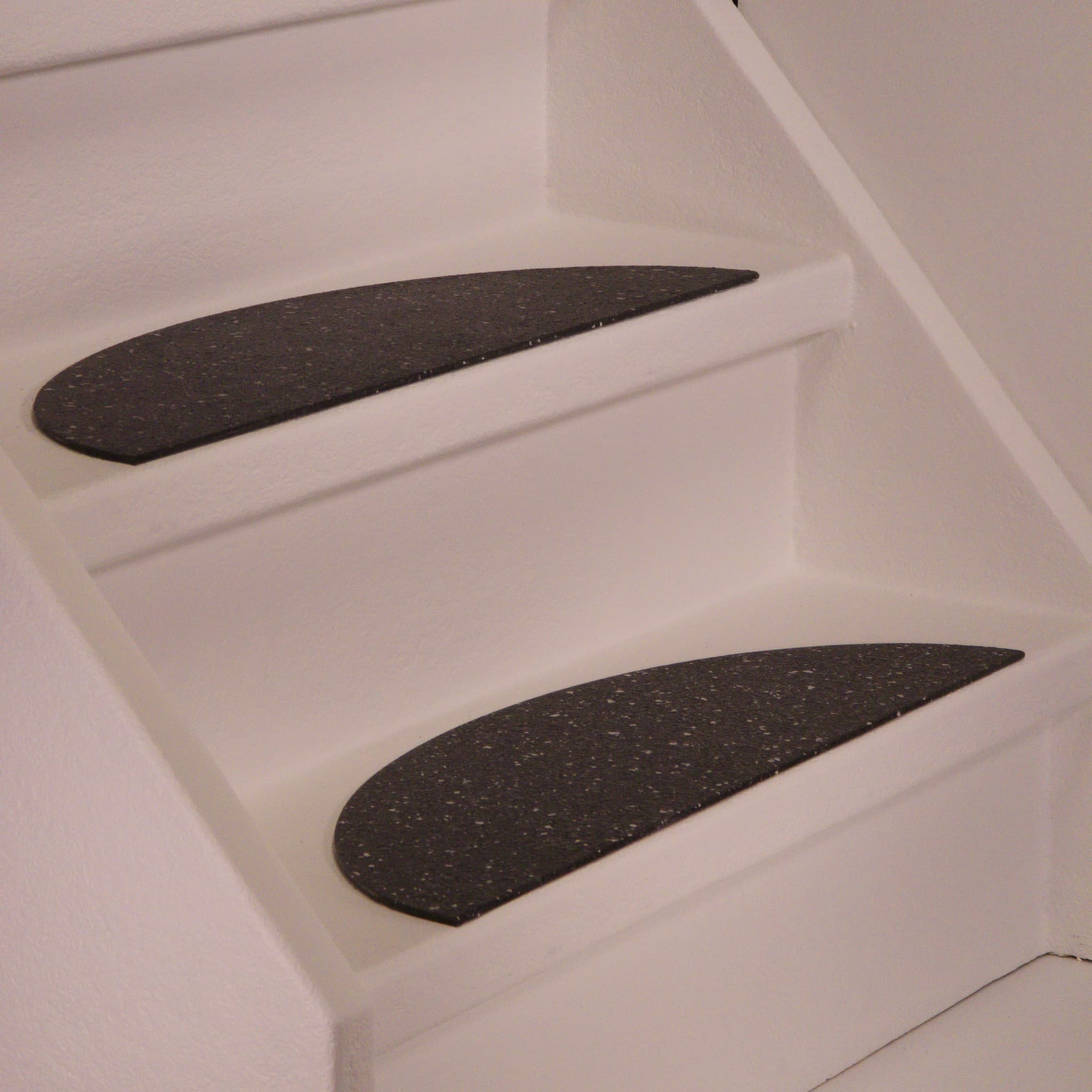 Obsidian Black — Half-Moon · Without stair nosing