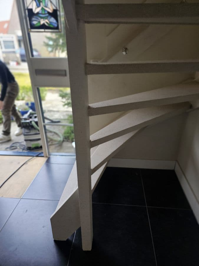 Signature CrystalSand — 3D seamless back and underside of stair